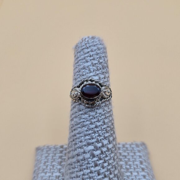 Jewelry - Size 5.25 Sterling Silver Dainty Red Garnet Rope Style Ring A5334
